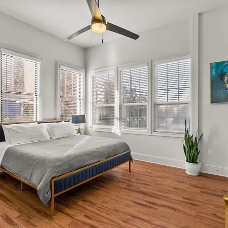 Stunning 2-Bedroom Garden District Newly Renovated-2